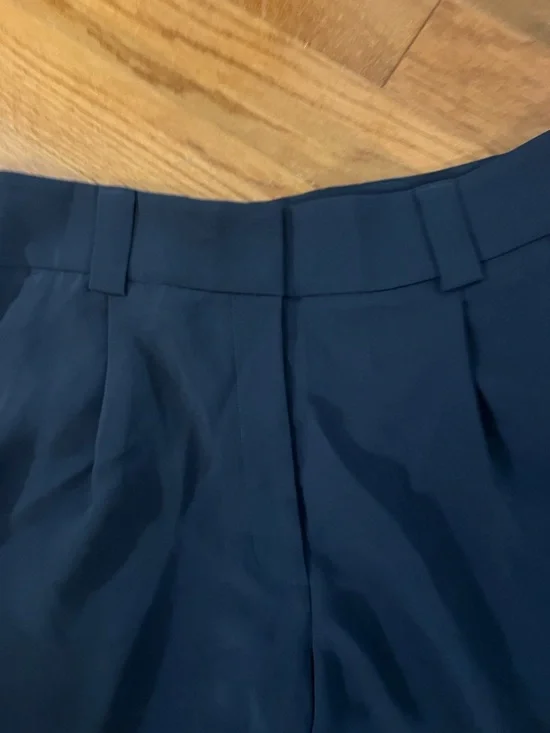 H&M Navy Tailored Shorts High Waist Pleated Chic Minimal Preppy Resort Size 10 - Picture 6 of 11
